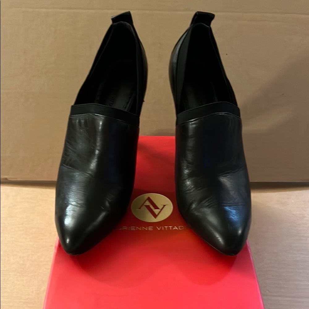 Adrienne Vittadini Black Flats Sleek and Sophisticated